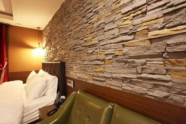 Oda (Emerald (1pc - GTX1660super Netflix+W)