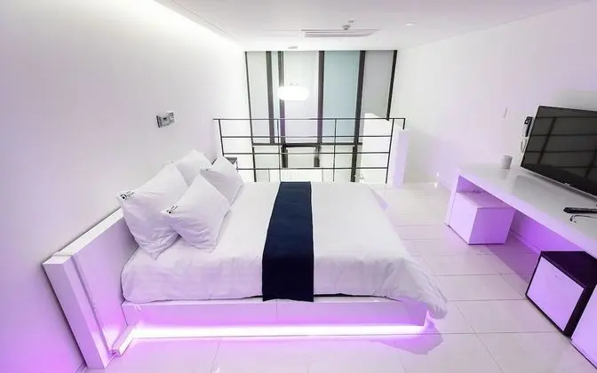 Oda (Duplex Beam Projector Room)