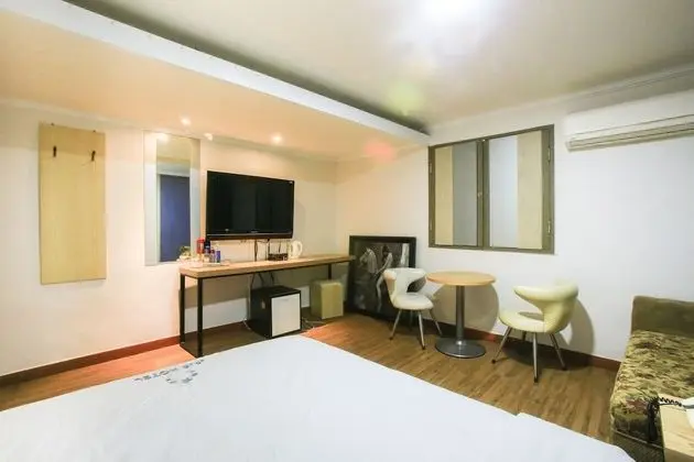 Oda (Deluxe room (65-inch/55-inch TV Netfl)