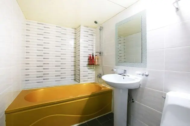 Oda (Deluxe room (65-inch/55-inch TV Netfl)