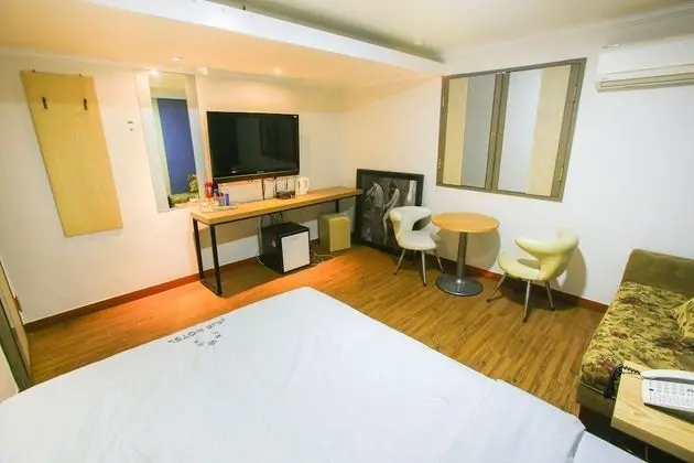 Oda (Deluxe room (65-inch/55-inch TV Netfl)