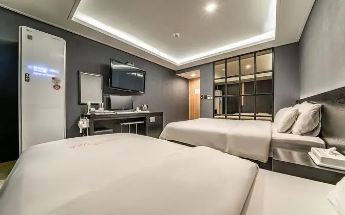 Oda (Twin Premium (Netflix Available Rando)