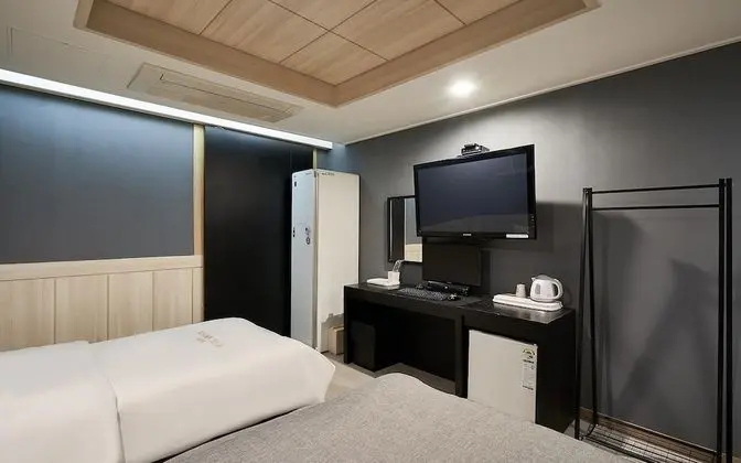 Oda (Twin Premium (Netflix Available Rando)