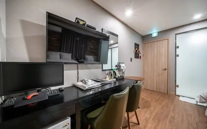 Oda (Deluxe Twin (View Netflix))