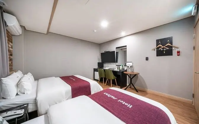 Oda (Deluxe Twin (View Netflix))