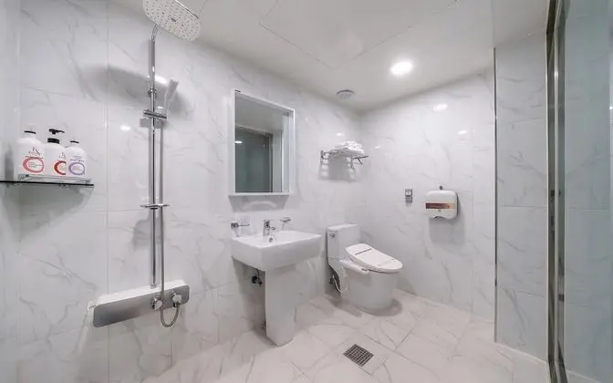 Oda (Deluxe Twin (View Netflix))