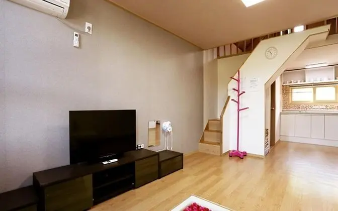 Oda (Lavender Room 1 (Duplex))