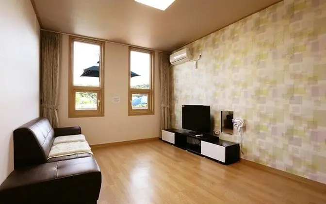 Oda (Lavender Room 3 (Duplex))