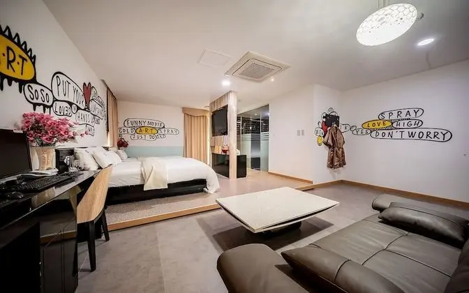 Oda (Drive-in Suite Room)