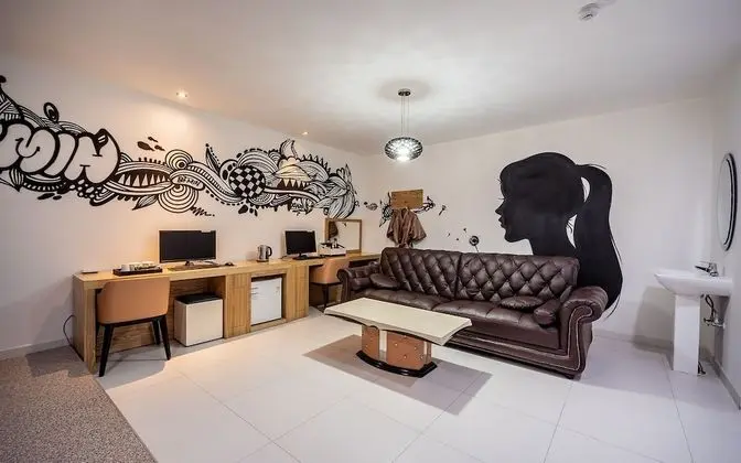 Oda (Drive-in Suite Room)