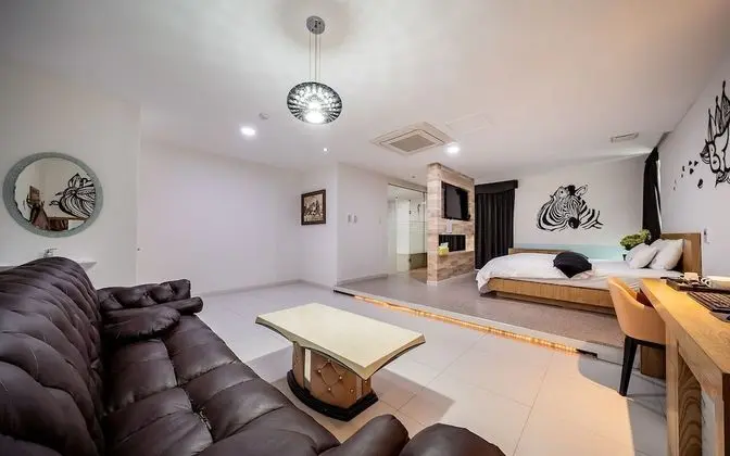 Oda (Drive-in Suite Room)