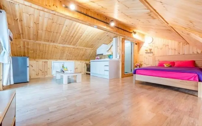 Oda (No 202 (room with bed))