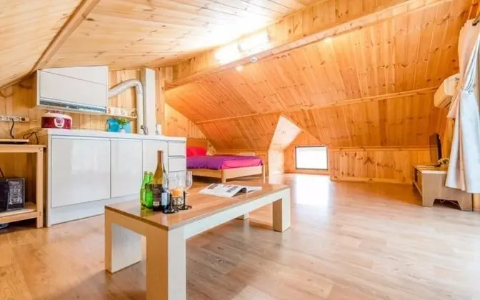 Oda (No 202 (room with bed))