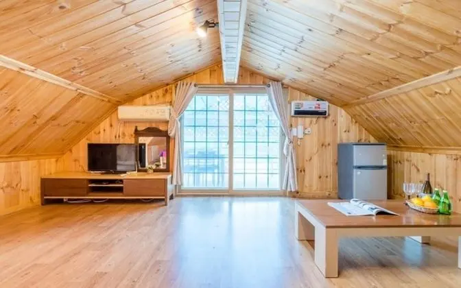 Oda (No 202 (room with bed))