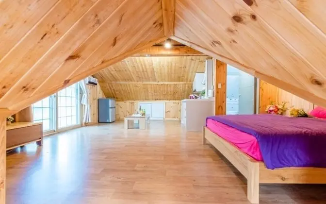 Oda (No 202 (room with bed))