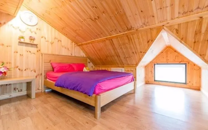 Oda (No 202 (room with bed))