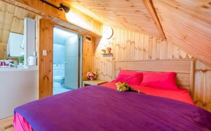 Oda (No 202 (room with bed))