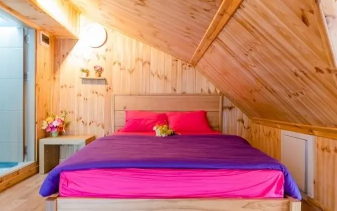 Oda (No 202 (room with bed))