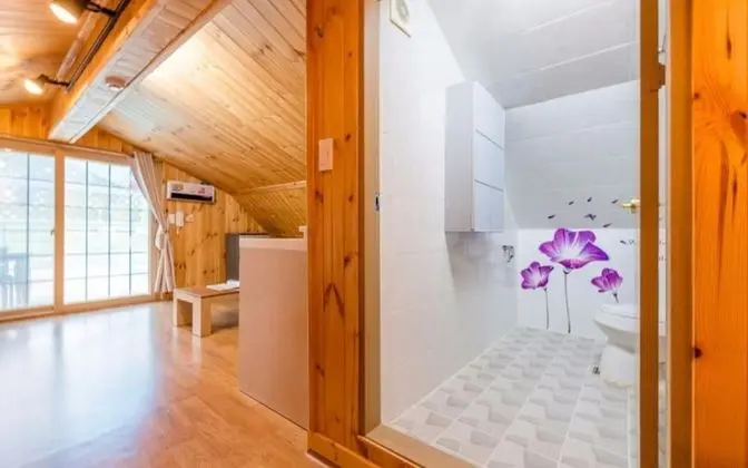 Oda (No 202 (room with bed))