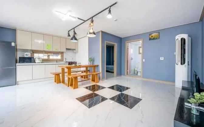 Oda (Room 102 (Group Family Room))