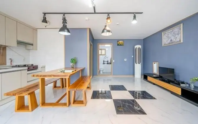 Oda (Room 102 (Group Family Room))