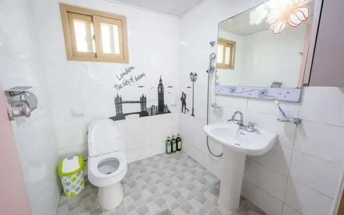 Oda (Room 102 (Group Family Room))