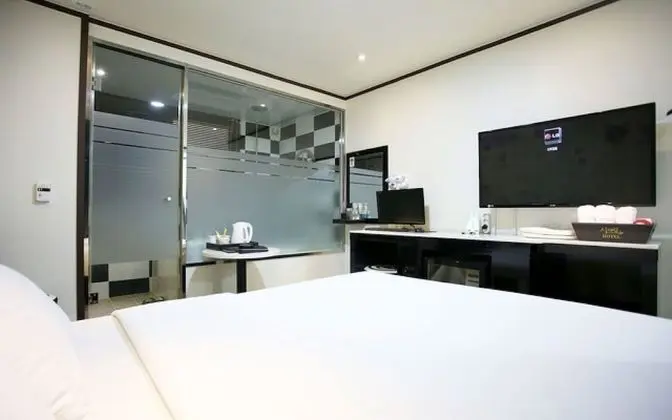 Oda (Couple Spa Room (Netflix Available))