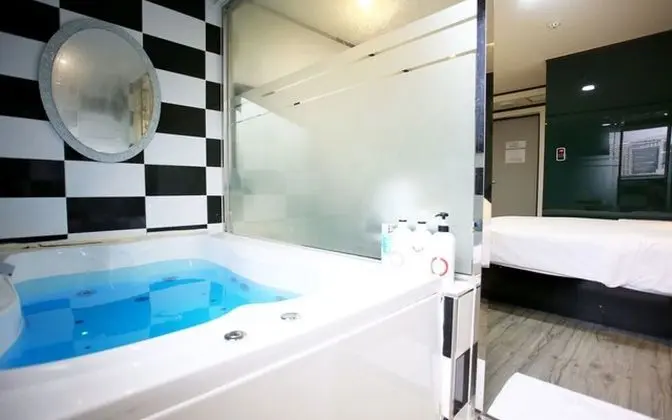 Oda (Couple Spa Room (Netflix Available))