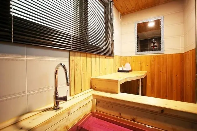 Oda (Hinoki Room (Netflix Available))