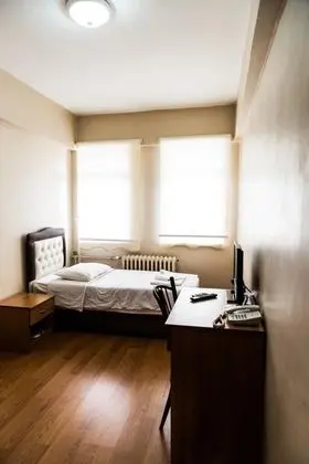 Tek Kişilik, Şehir Manzaralı