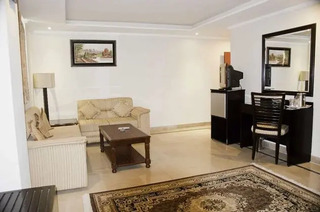 Süit (Room)