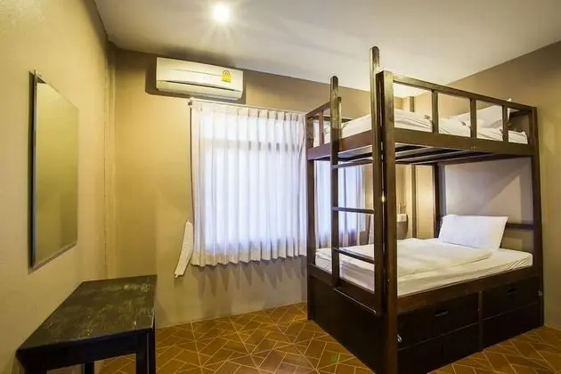 4 Beds Mixed Dorm