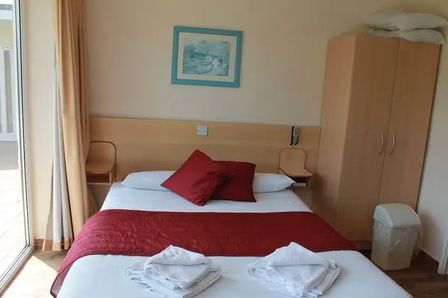 Tek Büyük Yataklı Oda (Adults Only Room)