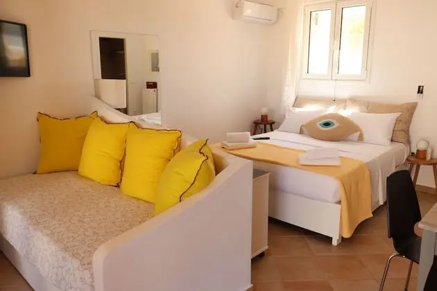 Stüdyo (YELLOW STUDIO)