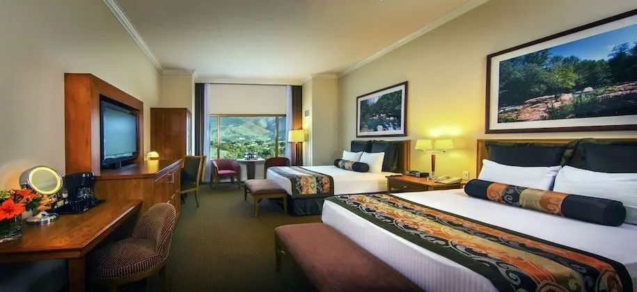 Deluxe Oda, 2 Büyük (Queen) Boy Yatak