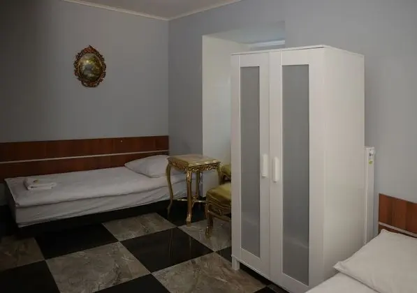 Üç Kişilik Oda