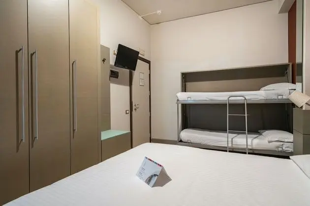 Standard Dört Kişilik Oda