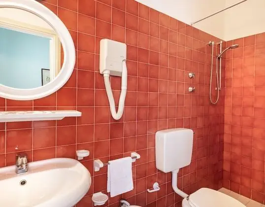 Comfort Tek Büyük veya İki Ayrı Yataklı Oda