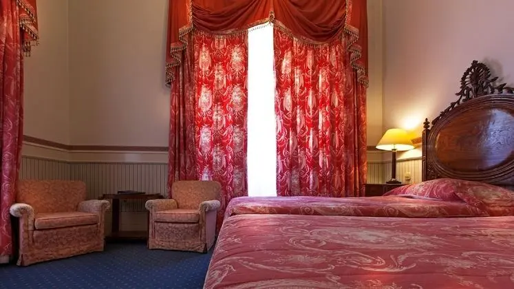Superior Tek Büyük veya İki Ayrı Yataklı Oda (+ Extra Bed)