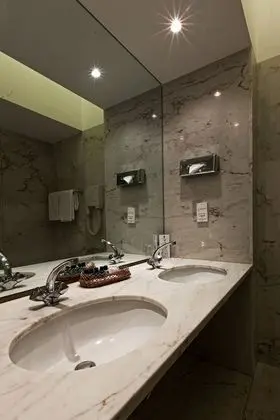 Superior Tek Büyük veya İki Ayrı Yataklı Oda (+ Extra Bed)