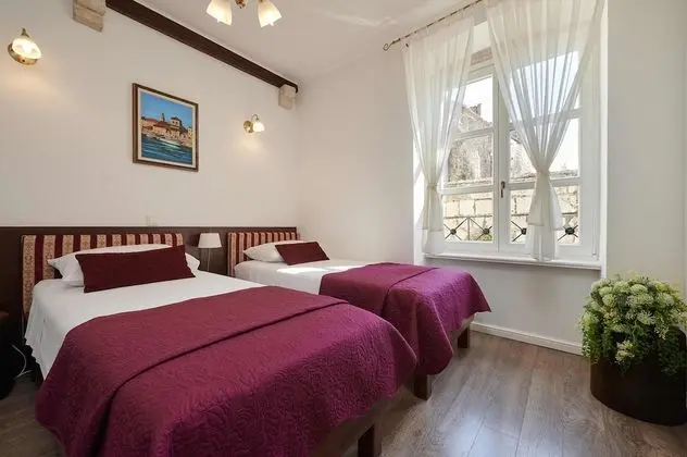 Tek Büyük veya İki Ayrı Yataklı Oda