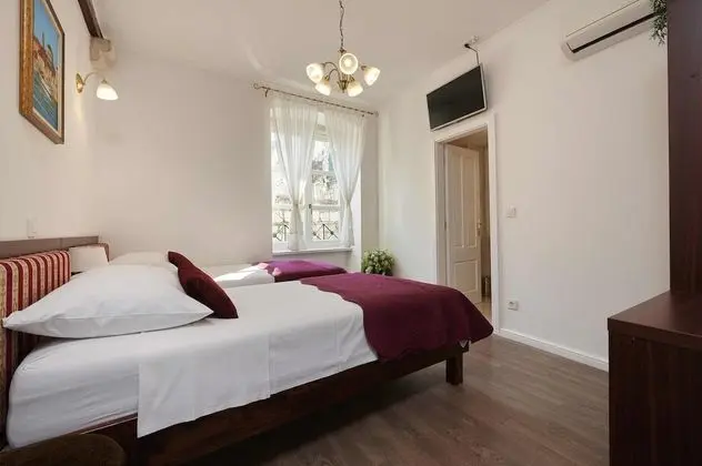 Tek Büyük veya İki Ayrı Yataklı Oda