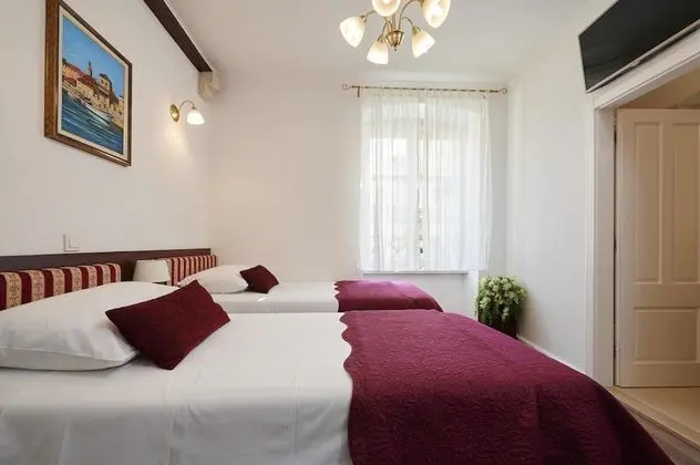 Tek Büyük veya İki Ayrı Yataklı Oda