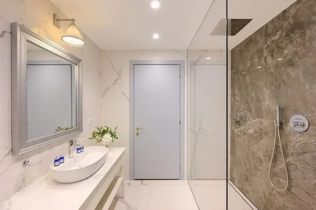 Classic Tek Büyük veya İki Ayrı Yataklı Oda