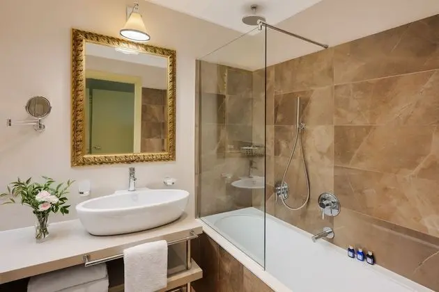 Classic Tek Büyük veya İki Ayrı Yataklı Oda