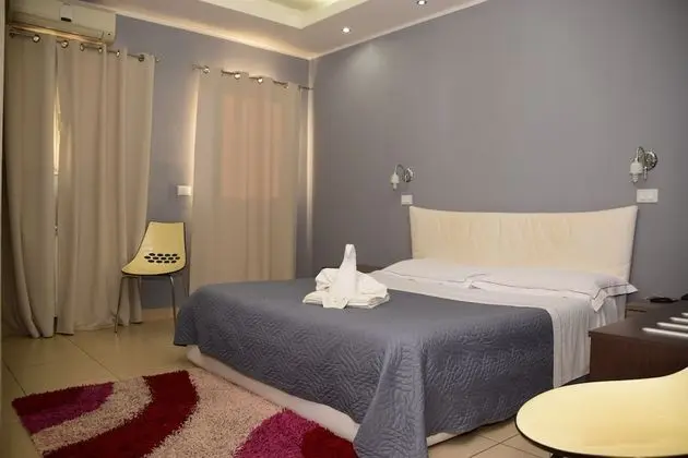 Üç Kişilik Oda