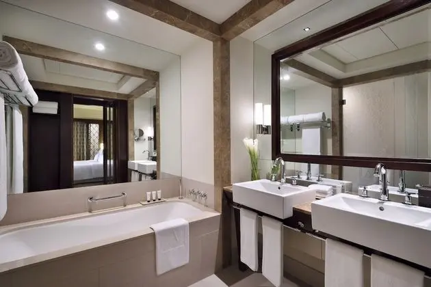 Deluxe Lake View Room
