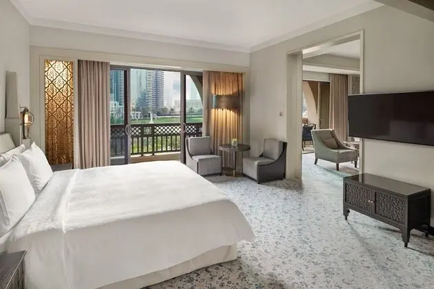 Diplomatic Suite, Lake View