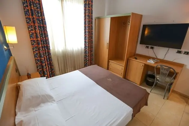 Üç Kişilik Oda