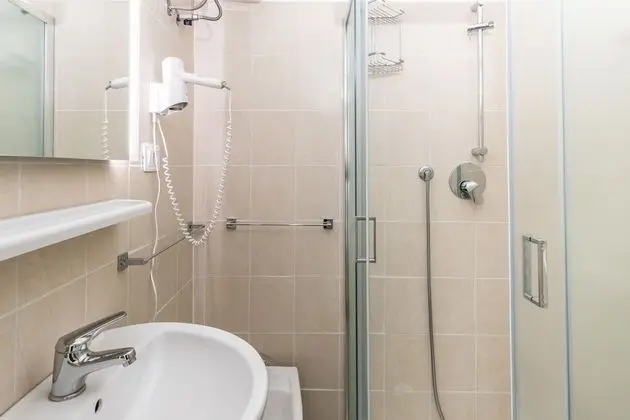 Basic Tek Büyük Yataklı Oda